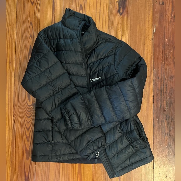 Black down Marmot packable jacket - great for layering or light weather ❄️ ⛷️ - Picture 5 of 8